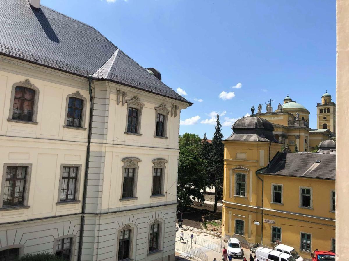 Palace - Belvarosi Apartman Eger Exterior foto